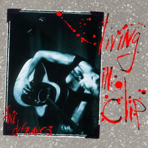 Pochette de Living In Clip