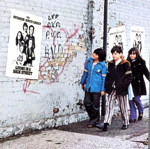 Pochette de Living In A Back Street