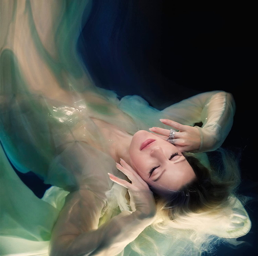 Pochette de Higher Than Heaven